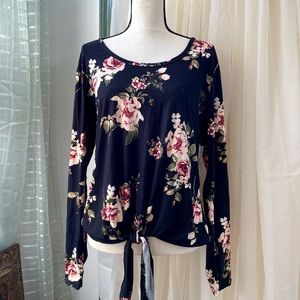 NWT Justify XL Floral Top
